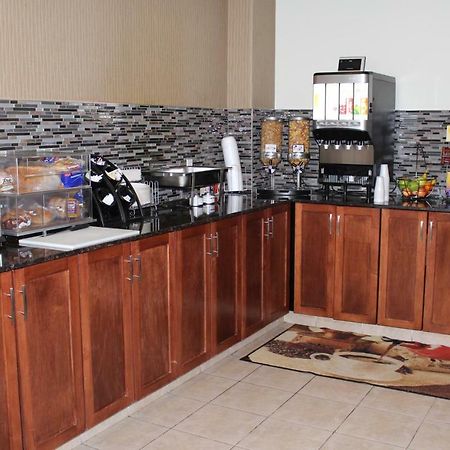 Foxwood Inn And Suites Fox Creek Ngoại thất bức ảnh
