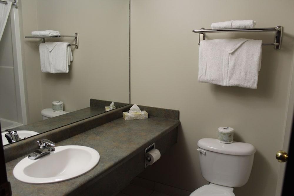 Foxwood Inn And Suites Fox Creek Ngoại thất bức ảnh