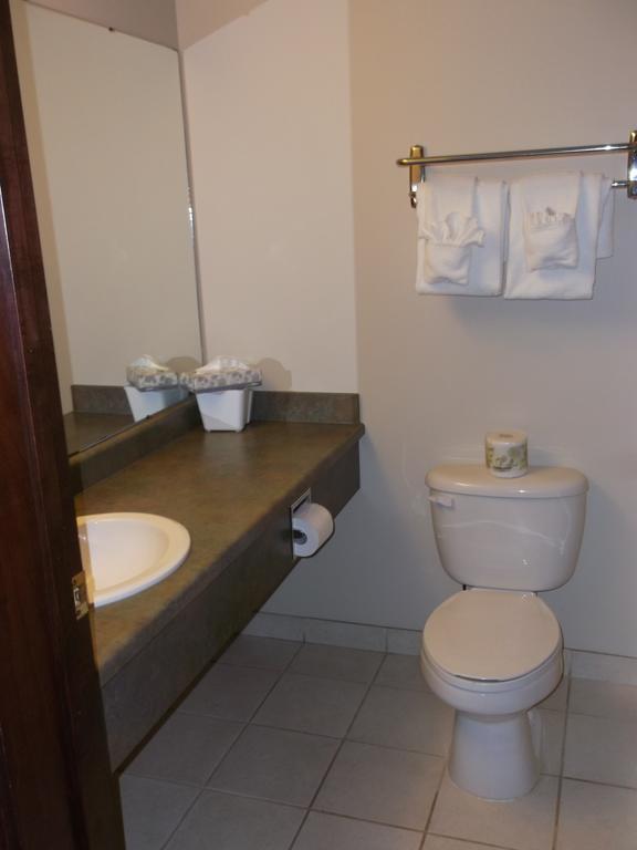 Foxwood Inn And Suites Fox Creek Phòng bức ảnh