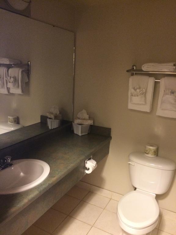 Foxwood Inn And Suites Fox Creek Phòng bức ảnh