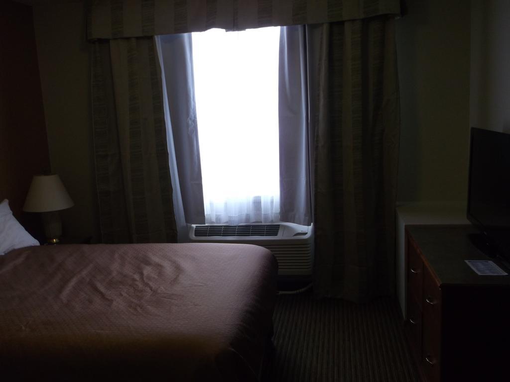 Foxwood Inn And Suites Fox Creek Phòng bức ảnh