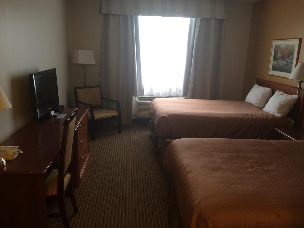 Foxwood Inn And Suites Fox Creek Phòng bức ảnh